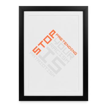 Arrêtez de faire semblant que votre racisme est une politique patriotique - Affiche encadrée (27 × 37 cm) - noir - Devant
