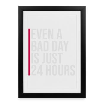 Même une mauvaise journée n’est qu’un proverbe motivant 24 heures sur 24 - Affiche encadrée (27 × 37 cm) - noir - Devant