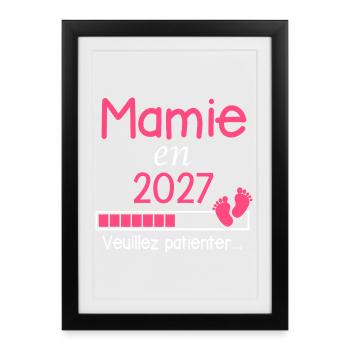 Mamie en 2027 Cadeau Future Grand-mère - Affiche encadrée (27 × 37 cm) - noir - Devant