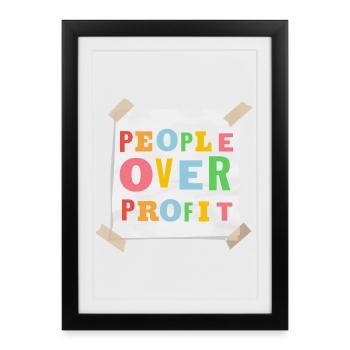 People Over Profit - Gerahmtes Poster (27 × 37 cm) - Schwarz - Vorne