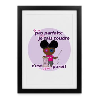 Je suis pas parfaite mais je sais coudre - Affiche encadrée (27 × 37 cm) - noir - Devant