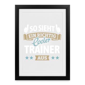 So sieht ein richtig cooler Trainer aus - Spruch - Gerahmtes Poster (27 × 37 cm) - Schwarz - Vorne