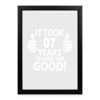 Célébration du 7e anniversaire Pouce levé - Affiche encadrée (27 × 37 cm) - noir - Devant