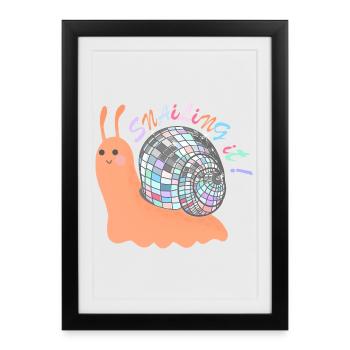Escargot ! – Escargot coloré avec boule disco - Affiche encadrée (27 × 37 cm) - noir - Devant