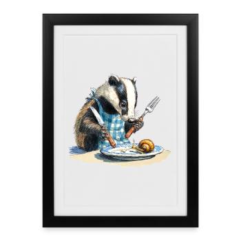 Blaireau à table avec un escargot - Affiche encadrée (27 × 37 cm) - noir - Devant