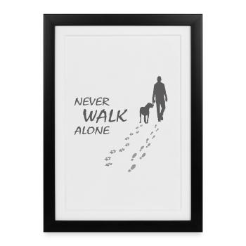 Hund - NEVER WALK ALONE Gassi - Gerahmtes Poster (27 × 37 cm) - Schwarz - Vorne