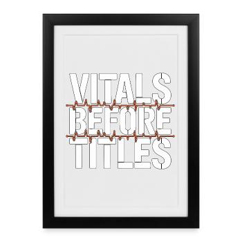 Constantes vitales de l’infirmière en soins intensifs avant les titres Soins intensifs - Affiche encadrée (27 × 37 cm) - noir - Devant
