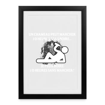 Un Chameau Peut Marcher 10 Heures Sans Boire Je... - Affiche encadrée (27 × 37 cm) - noir - Devant