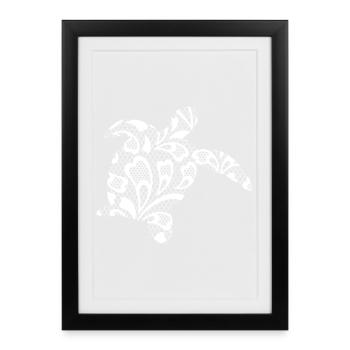 Tortue de mer en dentelle blanche. - Affiche encadrée (27 × 37 cm) - noir - Devant