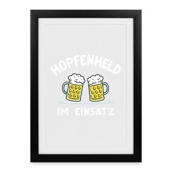 Hopfenheld im Einsatz Originelles Bier Geschenk - Gerahmtes Poster (27 × 37 cm) - Schwarz - Vorne