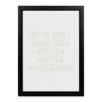 bitte erst nach dem ersten Kaffee ansprechen - Gerahmtes Poster (27 × 37 cm) - Schwarz - Vorne
