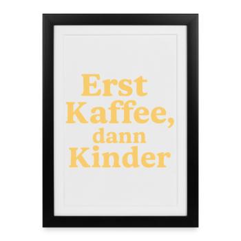 Erst Kaffee, Dann Kinder (sonnengelb) - Gerahmtes Poster (27 × 37 cm) - Schwarz - Vorne