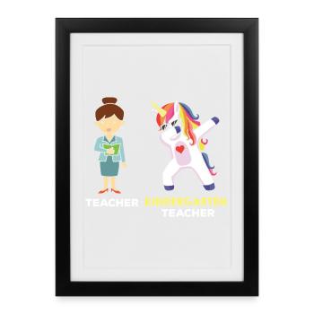 Enseignante de maternelle qui tappe la licorne - Affiche encadrée (27 × 37 cm) - noir - Devant