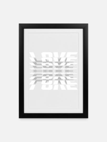 Spiegel Love Illusion Typo - Gerahmtes Poster (27 × 37 cm) - Schwarz