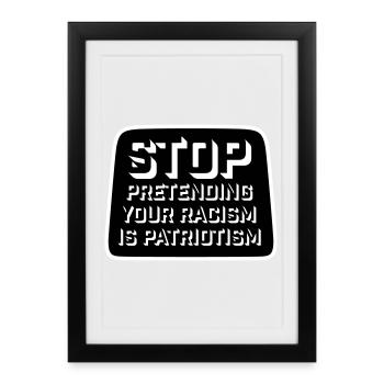 Arrêtez de faire semblant que votre racisme est une politique patriotique - Affiche encadrée (27 × 37 cm) - noir - Devant