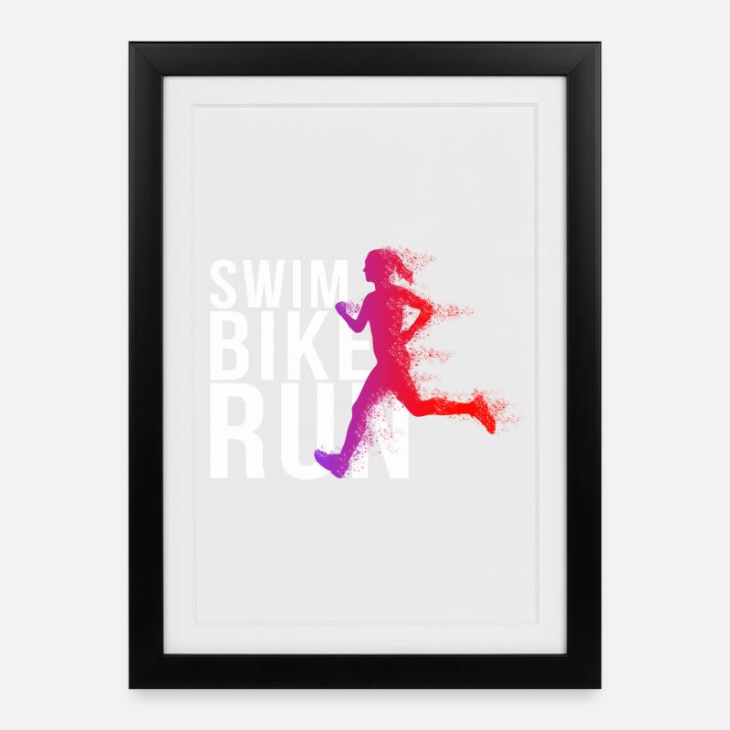 Triathlon - Femme nage, course à vélo - Affiche encadrée (27 × 37 cm) - noir