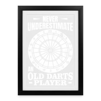 Never underestimate an old dart player - Framed poster (27 × 37 cm) - black - Front