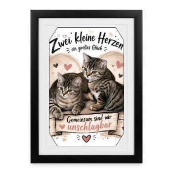 Zwei Katzen, großes Glück - Gerahmtes Poster (27 × 37 cm) - Schwarz - Vorne