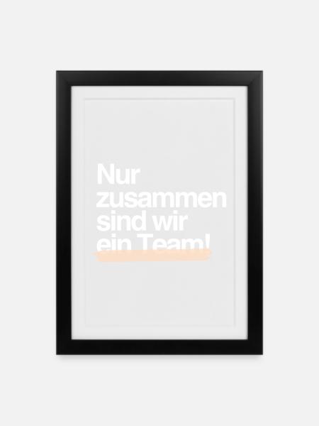 Gemeinsam stark — Teamgeist-Design - Gerahmtes Poster (27 × 37 cm) - Schwarz