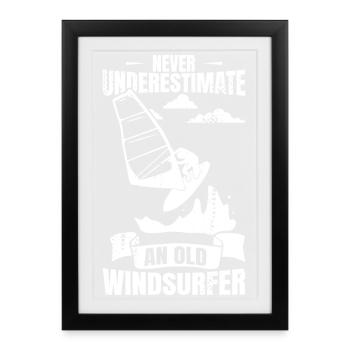 Ne sous-estimez jamais un vieux véliplanchiste - Affiche encadrée (27 × 37 cm) - noir - Devant