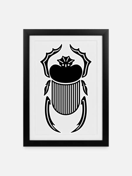 Mystischer Skarabäus: Symbolisches T-Shirt - Gerahmtes Poster (27 × 37 cm) - Schwarz