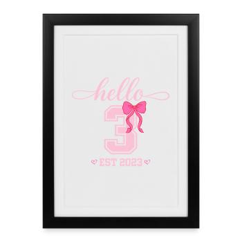 Bonjour 3 Est 2023 Conception d’anniversaire de filles - Affiche encadrée (27 × 37 cm) - noir - Devant