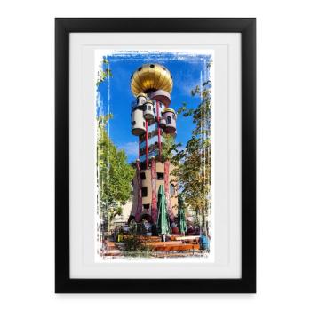 Hundertwasserturm beim Kuchlbauer - Gerahmtes Poster (27 × 37 cm) - Schwarz - Vorne
