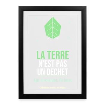 La Terre N'est Pas Un Déchet - Affiche encadrée (27 × 37 cm) - noir - Devant