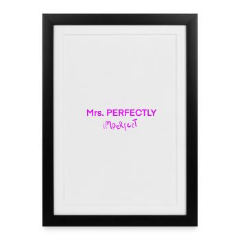 Mme PARFAITEMENT imParfaite - Affiche encadrée (27 × 37 cm) - noir - Devant