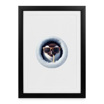 Pingouin avec des lunettes de soleil et de la paille à travers la glace - Affiche encadrée (27 × 37 cm) - noir - Devant