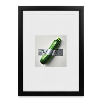 Courgettes encadrées par un ruban - Affiche encadrée (27 × 37 cm) - noir - Devant