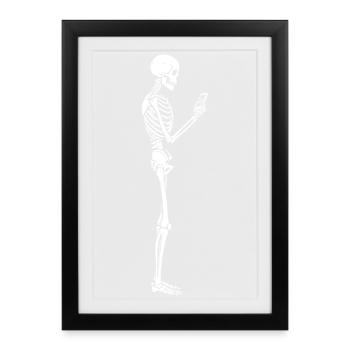 Funny Skeleton with smartphone texting  - Framed poster (27 × 37 cm) - black - Front