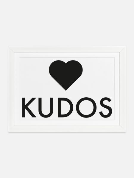 KUDOS - Gerahmtes Poster (37 × 27 cm) - Weiß