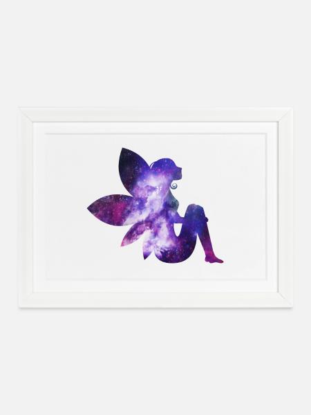 Fee Galaxy - Gerahmtes Poster (37 × 27 cm) - Weiß