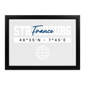 Straßburg Frankreich Koordinaten Reise Souvenir - Gerahmtes Poster (37 × 27 cm) - Schwarz - Vorne