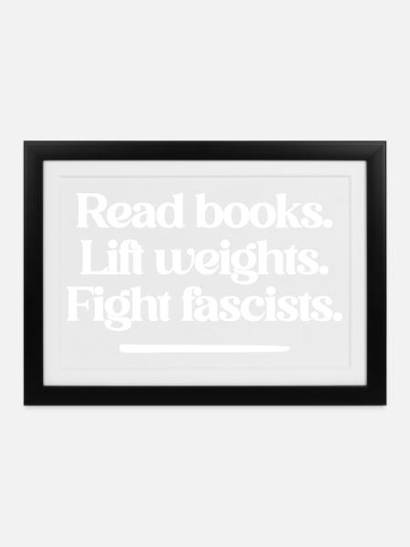 Read books. Lift weights. Fight fascists. - Gerahmtes Poster (37 × 27 cm) - Schwarz