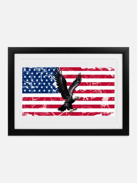 Freiheitsadler über US Flagge - Gerahmtes Poster (37 × 27 cm) - Schwarz