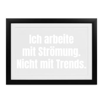 Strömung statt Trends für Angler - Gerahmtes Poster (37 × 27 cm) - Schwarz - Vorne
