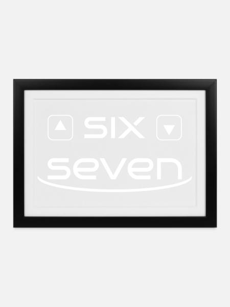 six seven - Gerahmtes Poster (37 × 27 cm) - Schwarz