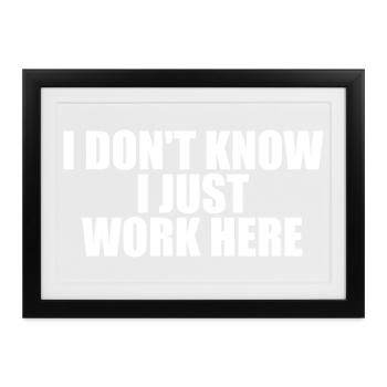 Ich weiß es nicht, ich arbeite nur hier. (Arbeitss - Gerahmtes Poster (37 × 27 cm) - Schwarz - Vorne