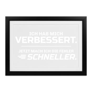 Jetzt mach ich die Fehler schneller - Lustig - Gerahmtes Poster (37 × 27 cm) - Schwarz - Vorne