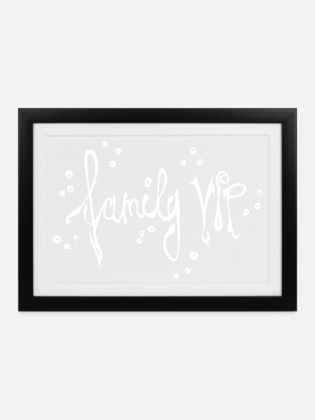 familiy VIP - Gerahmtes Poster (37 × 27 cm) - Schwarz