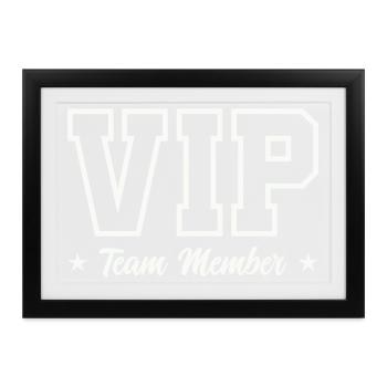 VIP Teammitglied Stil – Großes Display - Gerahmtes Poster (37 × 27 cm) - Schwarz - Vorne
