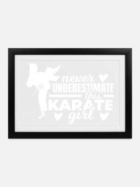 Karate Mädchen - Gerahmtes Poster (37 × 27 cm) - Schwarz