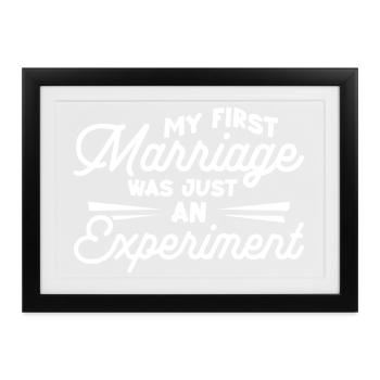 Meine erste Ehe war nur ein Experiment - Gerahmtes Poster (37 × 27 cm) - Schwarz - Vorne