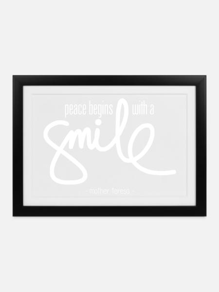 Peace begins with a smile (dark) - Gerahmtes Poster (37 × 27 cm) - Schwarz