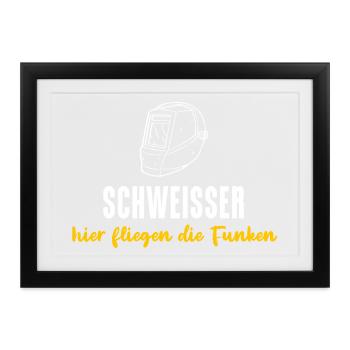Schweißer Geschenk Helm Hier fliegen die Funken - Gerahmtes Poster (37 × 27 cm) - Schwarz - Vorne