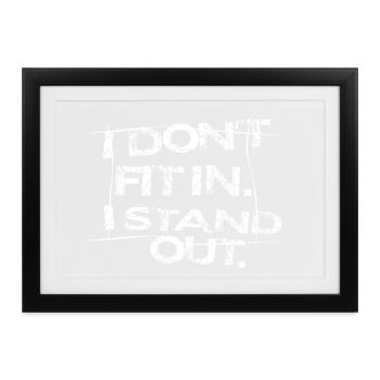 I Don't Fit In I Stand Out – Statement Typografie - Gerahmtes Poster (37 × 27 cm) - Schwarz - Vorne