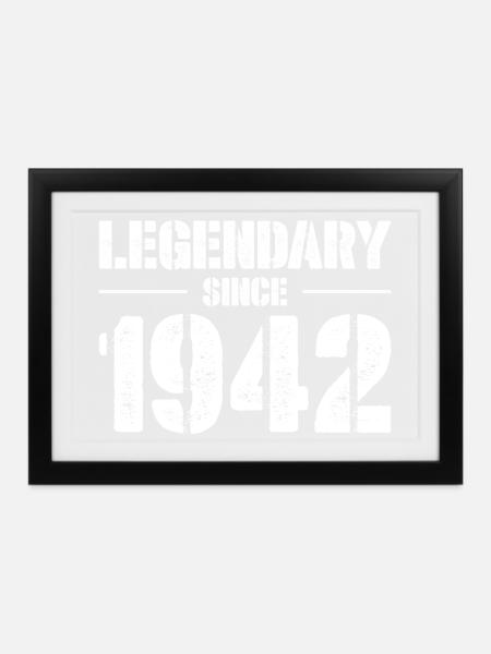 Legendär seit 1942 Vintage Typografie - Gerahmtes Poster (37 × 27 cm) - Schwarz