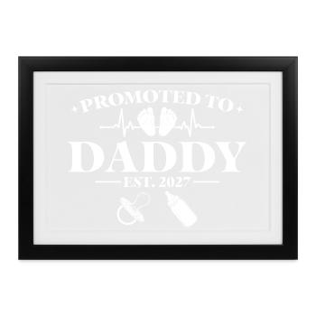 Pregnancy Announcement 2027 Promoted to Daddy - Gerahmtes Poster (37 × 27 cm) - Schwarz - Vorne